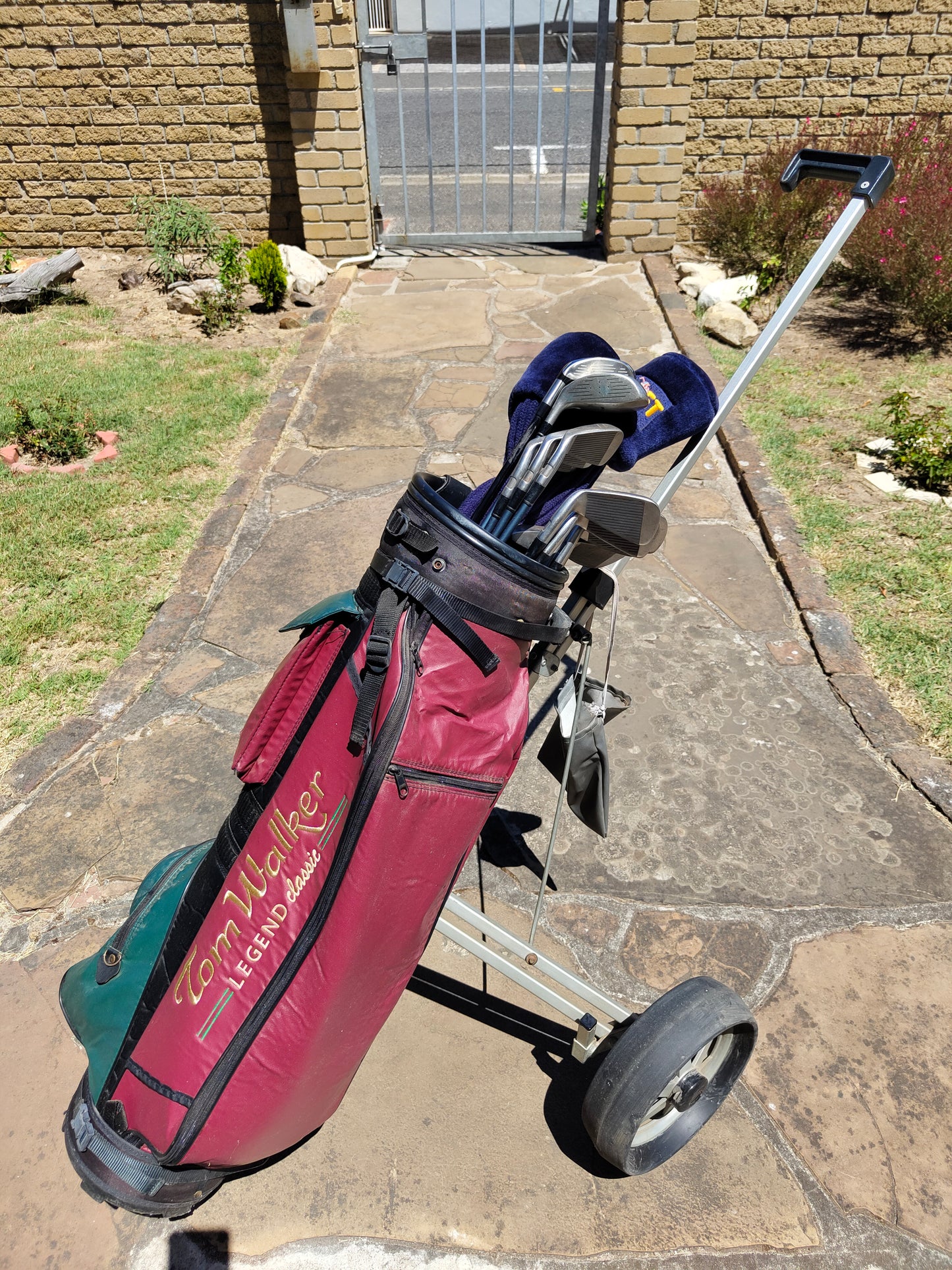 Mizuno Golf Clubs, Trolley & Accessories set.